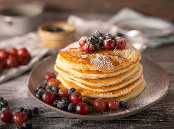 Comment réaliser des pancakes moelleux sans oeufs pour un brunch végane?